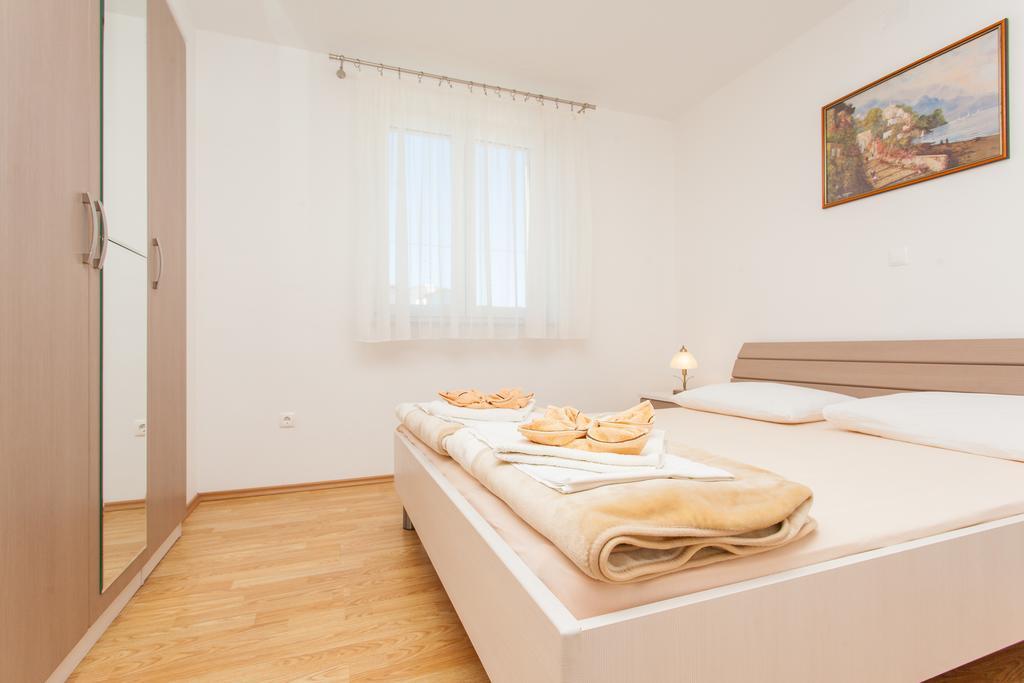 Apartments Mia Baška Eksteriør bilde