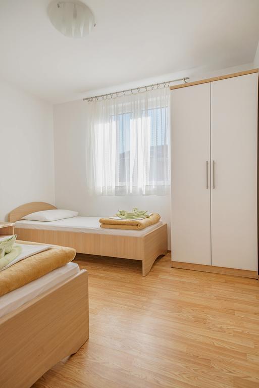 Apartments Mia Baška Eksteriør bilde