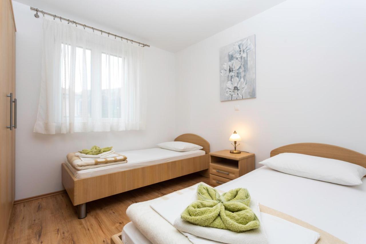 Apartments Mia Baška Eksteriør bilde